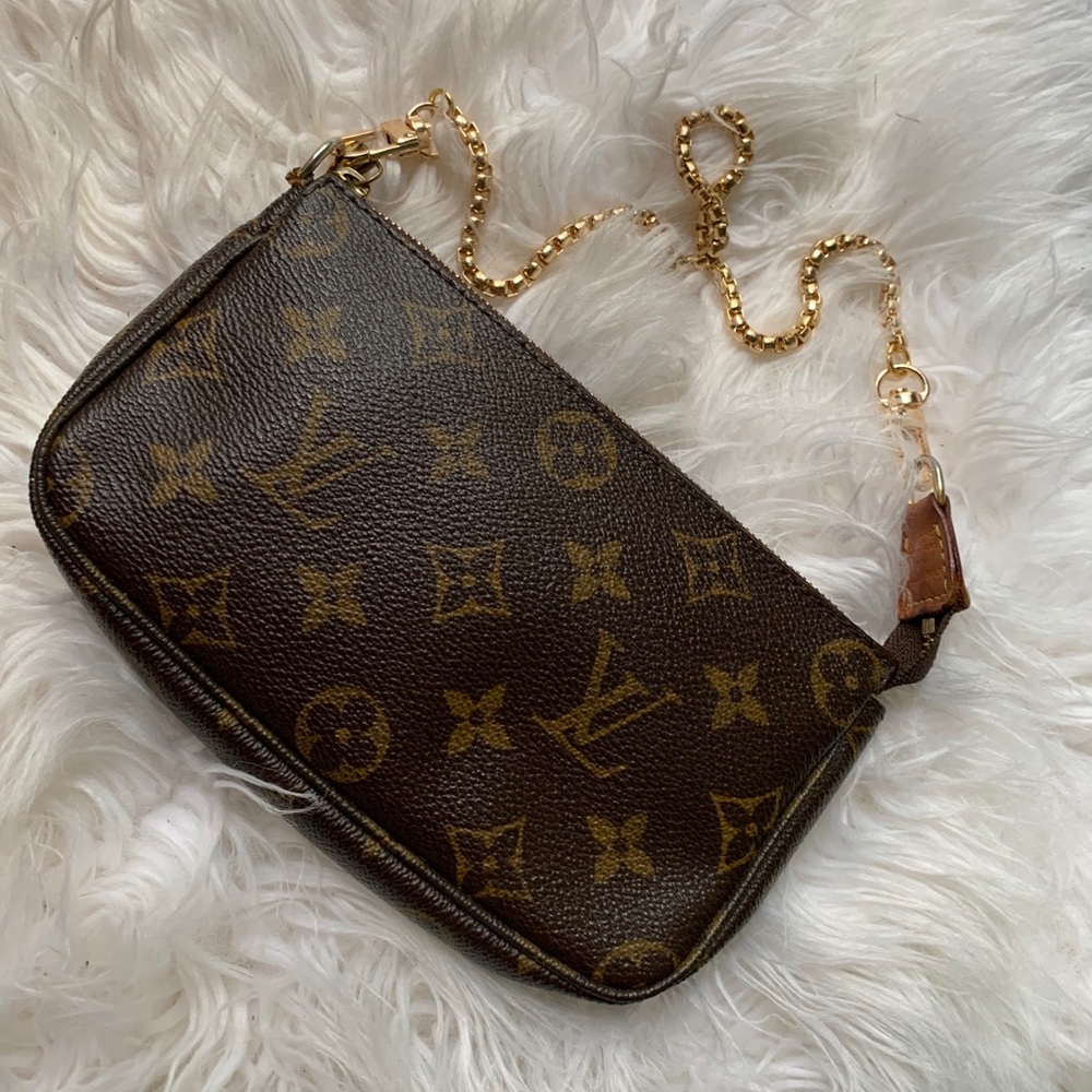 AUTHENTIC LOUIS VUITTON POCHETTE 🤎